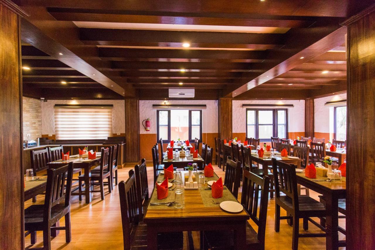 Hotel Kausi Pokhara Buitenkant foto