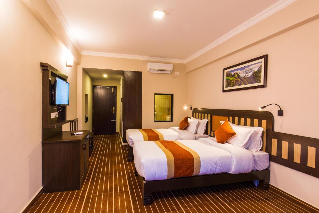 Hotel Kausi Pokhara Buitenkant foto