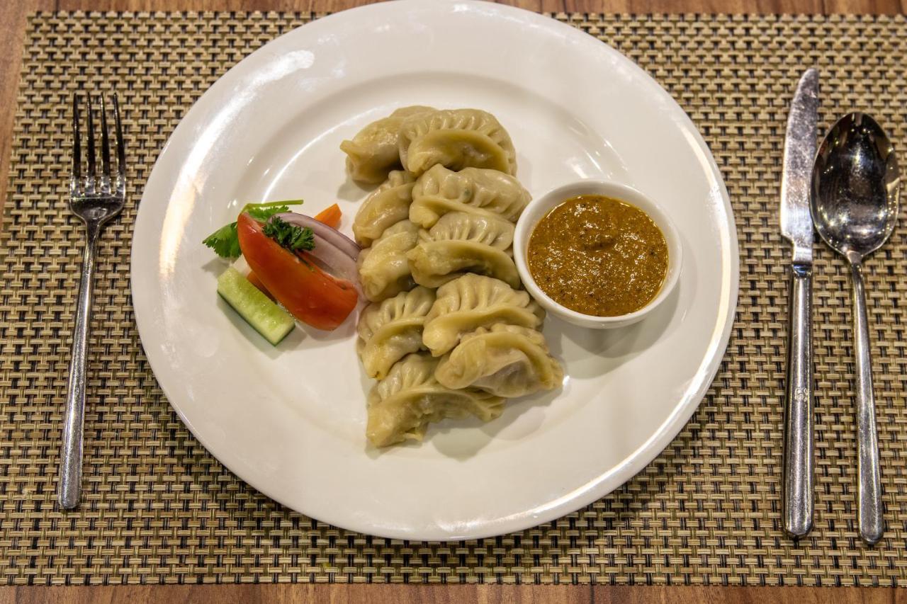 Hotel Kausi Pokhara Buitenkant foto